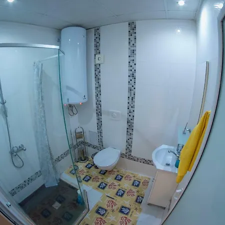 Monroe Double Room, City Center/kapana/old Town شقة *